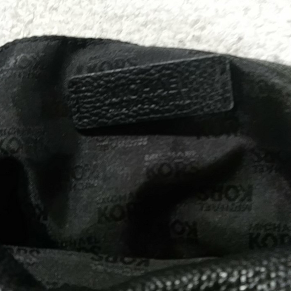 Michael Kors pebbled leather hobo - Picture 5 of 7